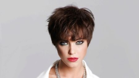 Stylish haircuts with a short crown