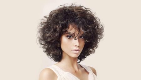 Haircuts for curly hair: fashion ideas and tips for choosing
