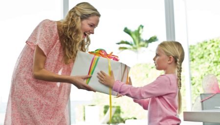 What can you get your mom for her birthday?