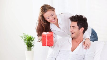 What to give a friend for 30 years?