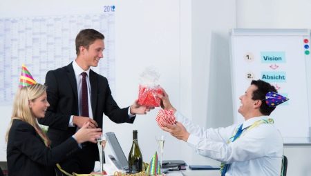 What to give a male colleague for his birthday?