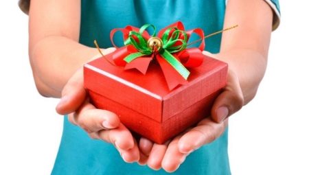 What to give a colleague for his birthday?