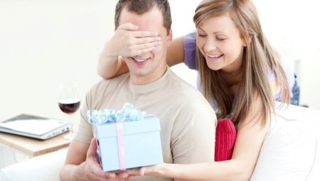 What to give your beloved boyfriend for the anniversary of the relationship?