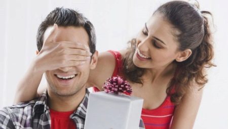 What to give a man for 28 years old?