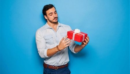 What to give a man for 32 years old?