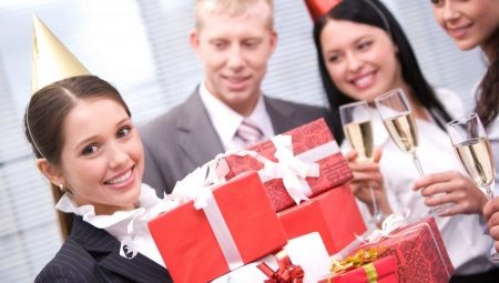 What to give a female colleague for her birthday?