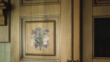 Decoupage doors: beautiful ideas and performance features