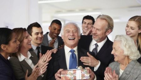 Memorable Gift Ideas for Former Employees