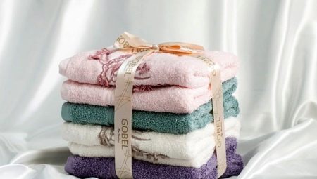 How to beautifully fold a towel as a gift?