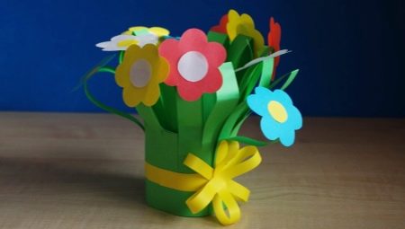 How to make a gift for mom out of paper?