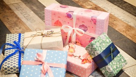 How to wrap a flat gift in gift paper?