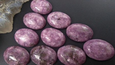 Lepidolite: properties, who is it suitable for and how to care?
