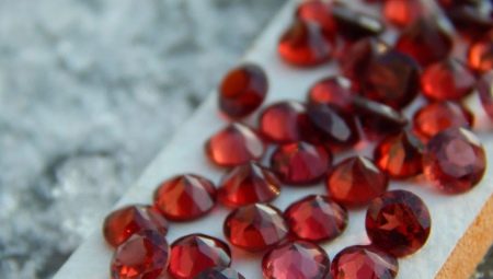 Types of pyrope and features of its effect on people