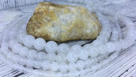 White quartz: properties, applications and value of the stone