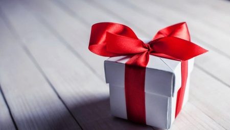 What to give a godfather for his birthday?