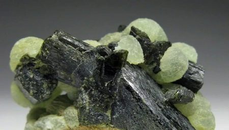 Epidote: characteristics, properties and applications of the stone