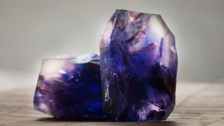 Pierres violettes et lilas : types, applications et à qui conviennent-elles ?