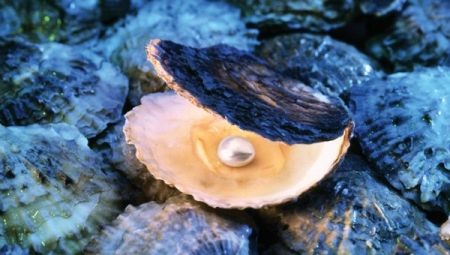 How to distinguish real pearls from artificial ones?