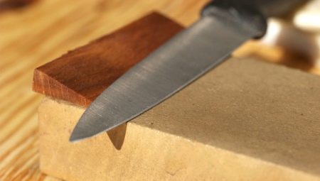 How to sharpen knives with a bar correctly?