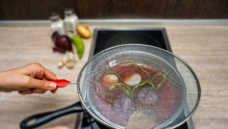 Spray lids for frying pan