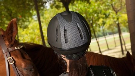 Tips for choosing a riding helmet