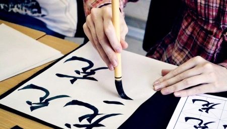 Japanese calligraphy: features, styles and set choices