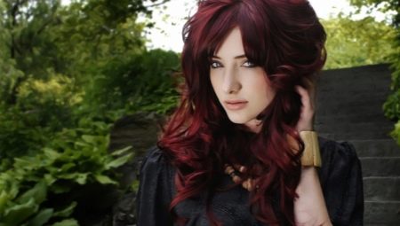 Mahogany hair color: who suits and how to get it?