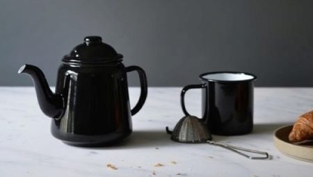 Enamel teapots: types and subtleties of choice