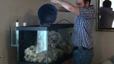 How and how much water should be defended for an aquarium?