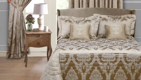 Ensembles de rideaux et couvre-lits pour la chambre : qu'y a-t-il et comment choisir ?