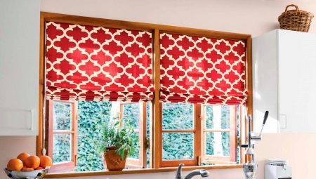 Roman blinds in the interior of the kitchen: varieties, features of choice and fastening