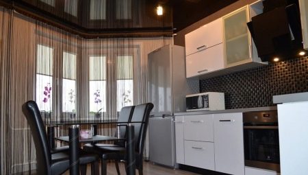 Curtains-threads in the kitchen: characteristics, tips for choosing and fixing