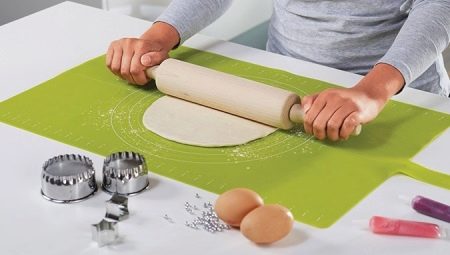 Silicone mats for rolling the dough: sizes and selection