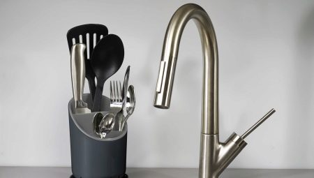 Cutlery dryers