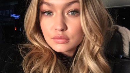 Blond foncé : à qui s'adresse-t-il et comment obtenir de la couleur ?