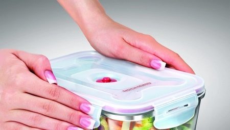 Vacuum food storage containers