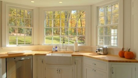 P-44T kitchens with a bay window: how to plan and equip?