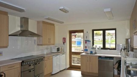 Kitchen-hallway: layout features and design options