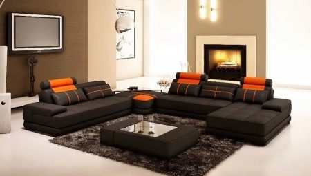 Canapés modulaires à l'intérieur du salon