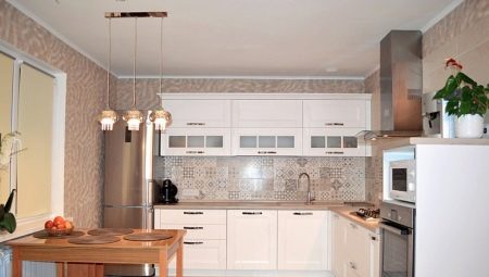Patchwork tiles for an apron for the kitchen: varieties and tips for choosing
