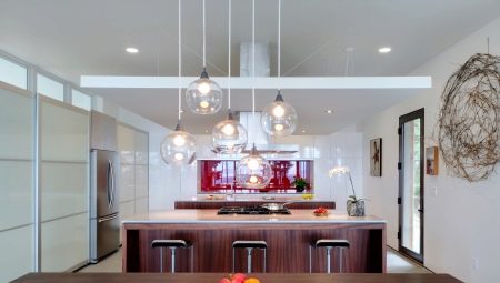 Ceiling lamps in the kitchen: varieties and tips for choosing