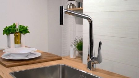 High spout kitchen faucets: types and tips for choosing