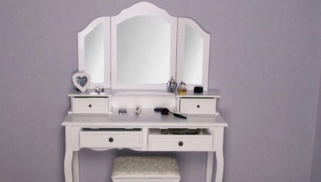 Dressing table and trellis in the hallway: types and selection rules