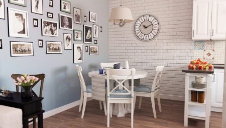 Wall decor options in the kitchen