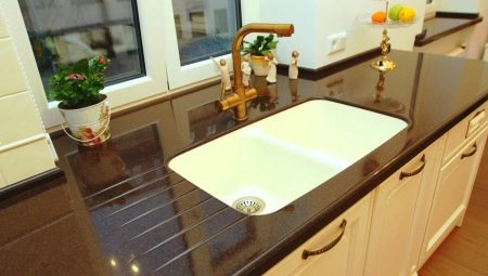 Built-in sinks in the kitchen countertop: varieties and selection criteria