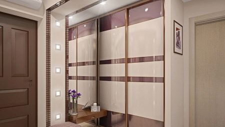 Built-in wardrobe in the hallway: design, types and placement