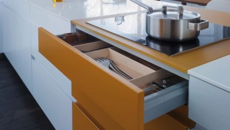 Height of lower kitchen cabinets