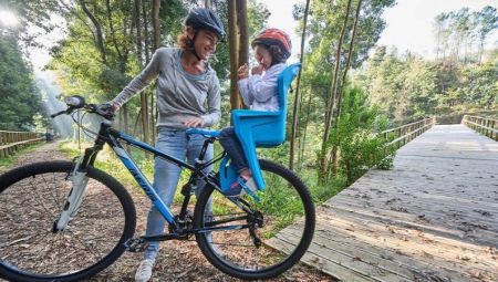 Children's bicycle seats on the trunk: varieties, recommendations for choosing