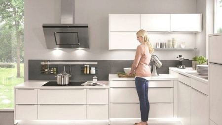 Quelle peut être la hauteur des sets de cuisine ?