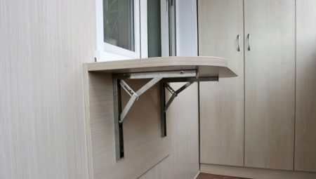 Folding tables on the balcony: varieties, tips for choosing and installing